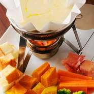 クリーミーで濃厚なクリームソースと数種のチーズと