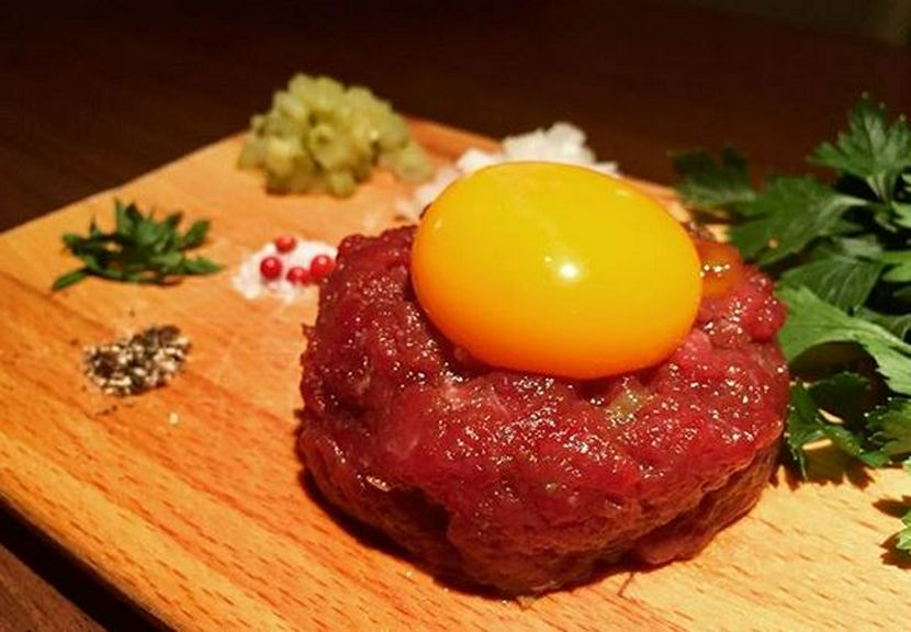タタールステーキ 〜スパイスと馬肉のタルタル〜