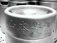 Alc5.0％　280ml/680円　483ml/980円

10年程前に人気を博しながら現在では輸入が難しくなったミュンヘン産のとある白ビールを、当店ならではの視点でアレンジ。甘すぎず、香りすぎず、ほのかな酸味を楽しめます。