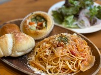 本日のパスタ、サラダ、パン、お好きな１ドリンクつき