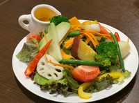 【ランチ】サーモンと彩り野菜のシーザーサラダ
