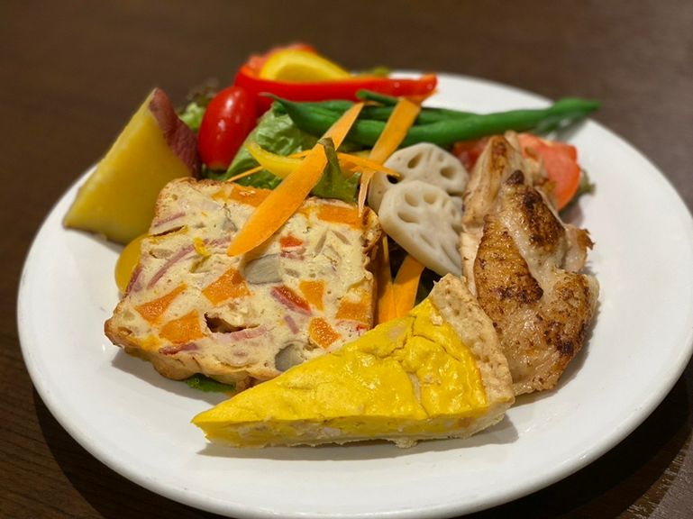 【20食限定】シェフの気まぐれデリとサラダのプレート ※予約不可