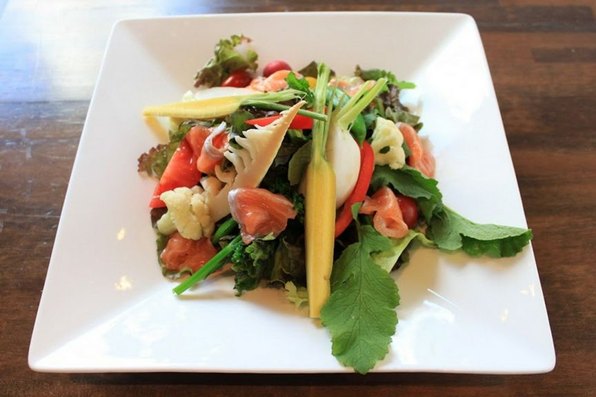 【ランチ】サーモンのシーザーサラダ