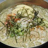 モチモチの麺で歯応えもよく、ダシは和風の焼肉の〆にはおすすめの一品です。