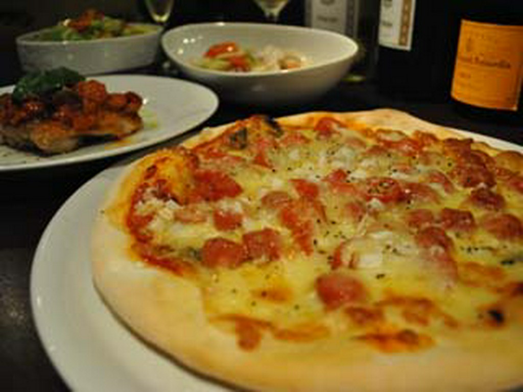 クッチーナ　オリジナルのピザ各種