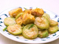 沖縄で昔から食されている、「へちま」の炒め物。味噌との相性も抜群！