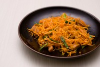 「シリシリ」は、千切りという意味の沖縄郷土料理