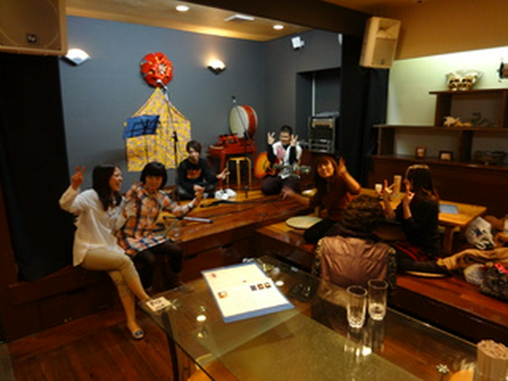 同窓会？？初めて会った人たちです。うちなータイムを満喫中～