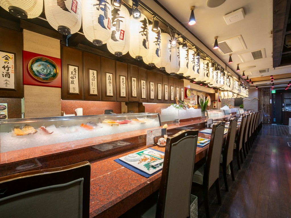 店員さんとのコミュニケーションも楽しいカウンター席