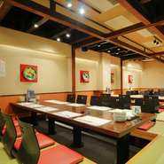 5階にある大広間は36名様まで収容可能なので人数の多いご宴会にもご利用頂けます。会社全体をあげての納会や歓送迎会、昔からの旧友が一堂に会する同窓会、サークルのコンパや社員旅行での利用などにおすすめです。