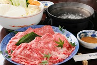 厳選お肉を使った、しゃぶしゃぶ鍋です。
※2名様より承ります。

・お肉追加(200g)：4500円
・お野菜セット追加(1人前)：950円
・うどん追加(1人前)：330円
・生卵追加(1個)：110円