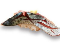 こだわりの「立縄漁法」で一尾ずつ丁寧に一本釣りされる土佐名物「清水鯖」。
鮮度抜群!!トロのように、芳醇な脂が絶品です。
※天候などにより、入荷ない場合もございます。
※炙りもできます