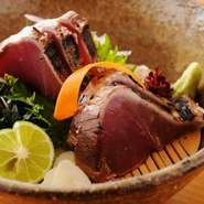 11月21日より、毎年恒例 活!!河豚(ふぐ)ご提供♪
是非ご賞味ください♪

握り:800円

煮こごり:800円

湯引き:1500円

唐揚げ:3000円

てっさ(湯引き付):2800円

てっちり鍋(１人前):6000円
※雑炊:800円