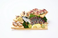 こだわりの「立縄漁法」で一尾ずつ丁寧に一本釣りされる土佐名物「清水鯖」。
鮮度抜群!!トロのように、芳醇な脂が絶品です。
※天候などにより、入荷ない場合もございます。