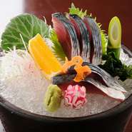 冬季限定!! ふぐコースご提供中。
冬の味覚を是非、ご賞味ください♪

[内容]
・ふぐ煮こごり
・てっさ(湯引き付)
・ふぐ唐揚げ
・てっちり鍋
・雑炊