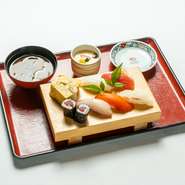 にぎり鮨六貫・細巻・茶碗蒸し・汁物