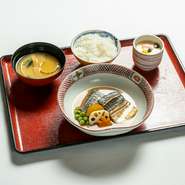 煮魚・茶碗蒸し・味噌汁・ご飯