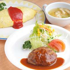 オムライスにプラス一品。オムライスコンビも人気です。