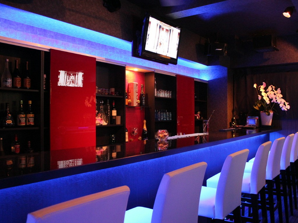 その日の気分で本格カクテルを。お一人様でも。