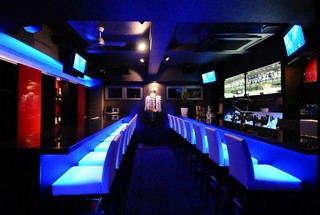 ゆったりとした広々店内