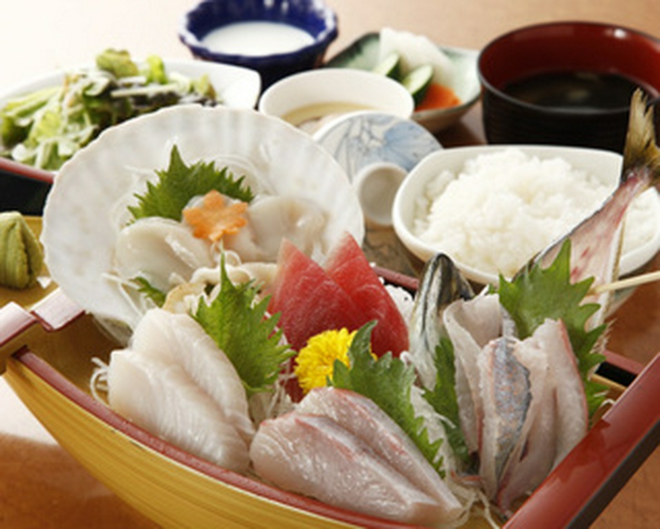 うらやす御膳 活鯵・赤エビ・他三点盛り