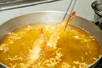良質な油を使用し、サクッとした食感と様々な食材の旬味を存分にお楽しみ頂けますので、是非、ご賞味ください。

※季節に応じて、食材変わりますので詳細メニューは店舗にてご確認ください。