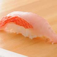 鯖(炙りもできます)／鯛／数の子／貝柱(炙りもできます)／縞鯵／子持ち昆布
