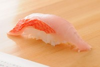 鯖(炙りもできます)/鯛/数の子/貝柱(炙りもできます)/縞鯵/子持ち昆布