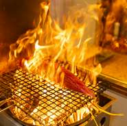 高知本格わら焼きのカツオのタタキです。
本場の土佐で味わうかつおたたきは今まで食べた事のないような味わいです。