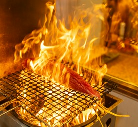 土佐流!!藁焼き!! 鰹たたき 塩・ポン酢（高知）