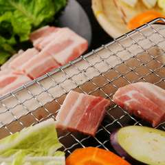 黒毛和牛や自家栽培野菜、干物焼きを 炭火焼きで、お楽しみいただけます。