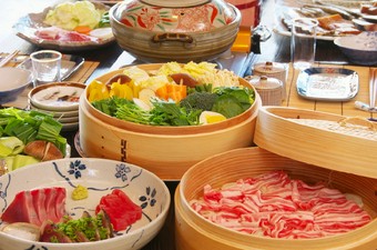 歓送迎会などにも♪ 各種コース料理をご用意しています。(2名様から完全予約制)