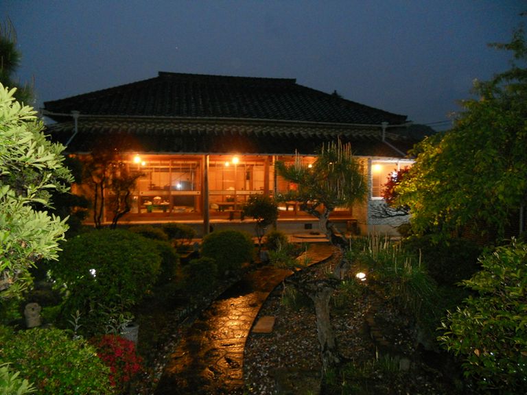 民家おにわ