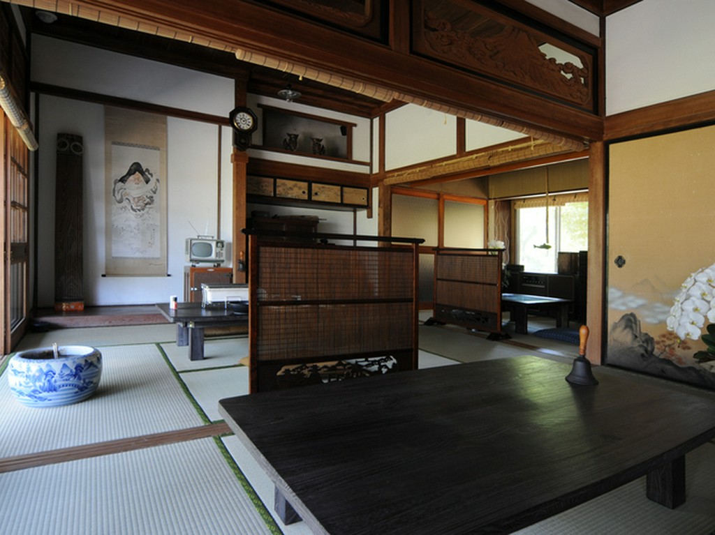 古民家を再生した店内は古き良き時代の趣が感じられます。