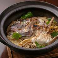 季節の旬魚を食材の出汁で、ふっくらと炊き上げる土鍋ごはん。