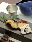朝獲れの鮮魚をじっくり焼き上げます。