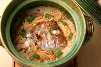 季節の土鍋炊き込みごはん