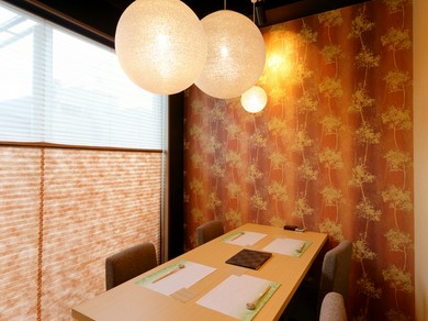 4〜8名様で使える個室。完全個室もあるので接待や会食に最適です