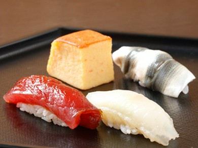 銀座仕込みの美しい「にぎり」と旬の酒肴を厳選の日本酒と共に。