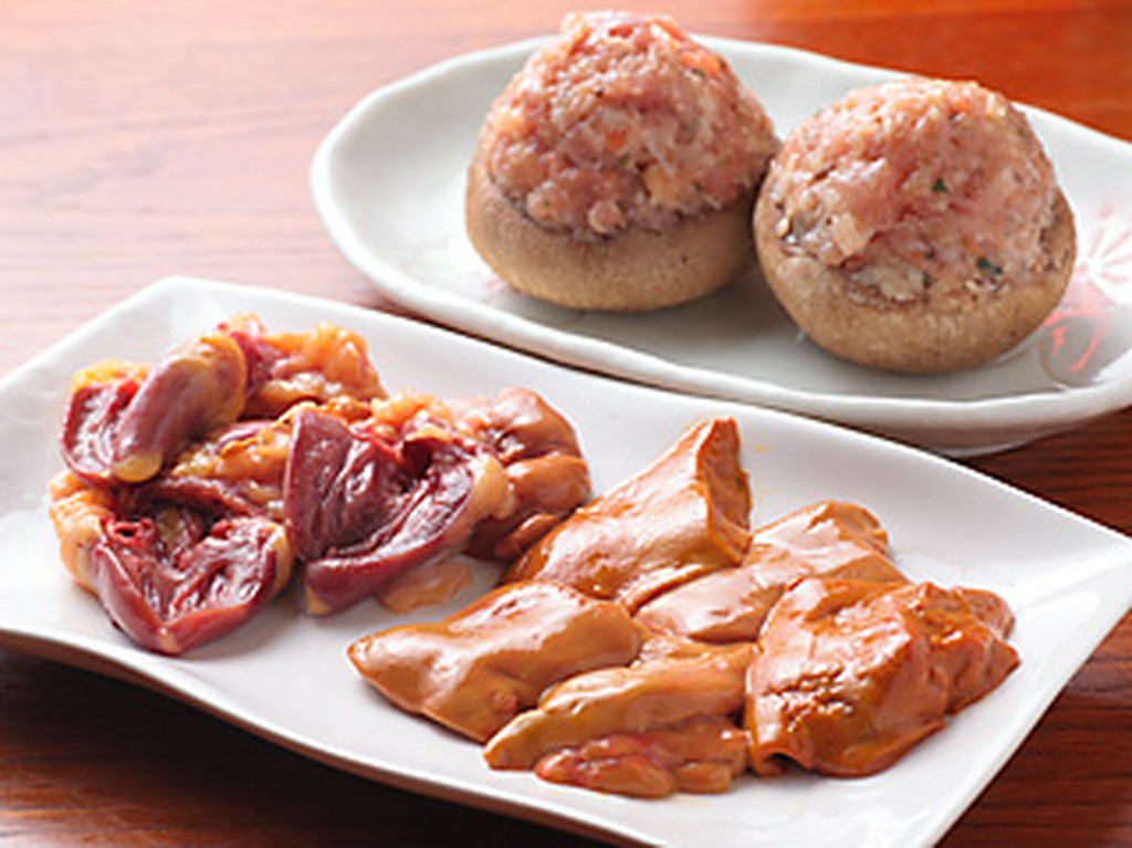 焼のセット以外の人気はキモとハート、そして椎茸の肉詰め！