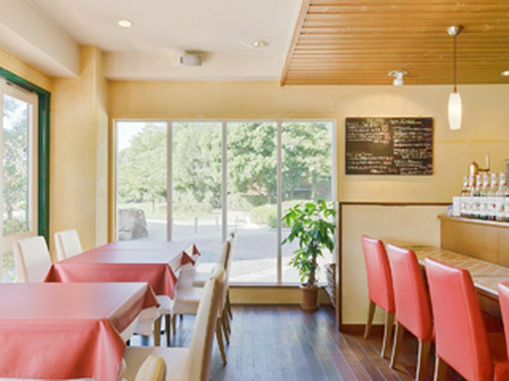 大きな窓からは外の景色が楽しめます！