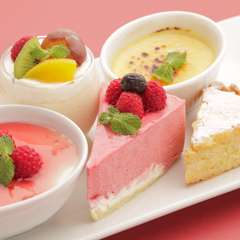 常時8～10種のケーキをご用意しています。テイクアウトもOK！