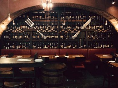 デートの締めくくりは、ふたりで美味しい料理に舌鼓