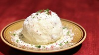 ポテトサラダに包まれた、トロッと半熟卵が見た目もそそる！
アイオリソース（ニンニクマヨ）と合わせた味わいは絶品！