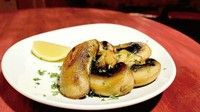 山形県産直ジャンボマッシュルーム、
じっくりとシンプルに焼き上げます。
数量限定、昔からの人気メニューなのでぜひ一度ご賞味を！
