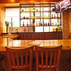 お1人様でもカップルでも気軽に座れるカウンター席