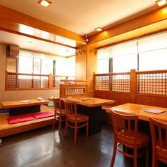 明るい雰囲気の店内です