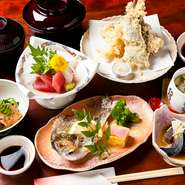 刺身・天ぷら・焼き物・煮物・酢の物・茶碗蒸し・ご飯・みそ汁・お新香がつきます。