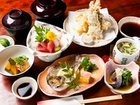 刺身・天ぷら・焼き物・煮物・酢の物・茶碗蒸し・ご飯・みそ汁・お新香がつきます。