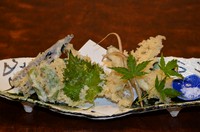 活〆穴子と野菜の天ぷらの盛り合わせです。